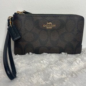 - NWT Coach Logo Wallet